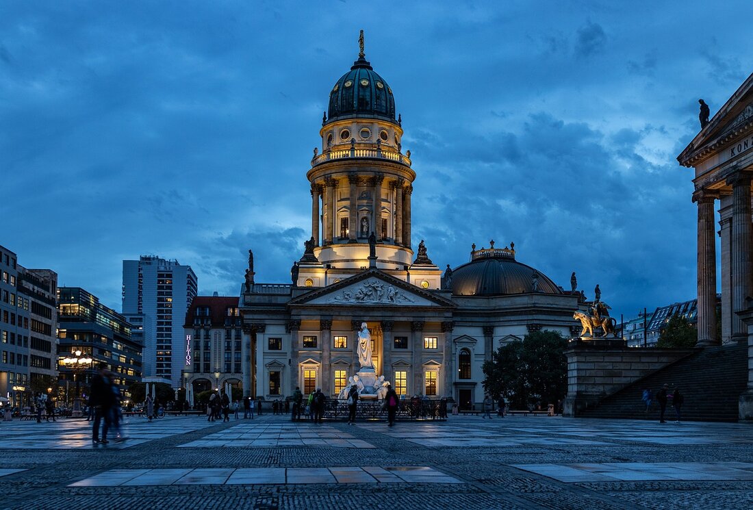 Entdecken Sie die faszinierenden Sehenswürdigkeiten Berlins: von historischen Stätten über kulturelle Highlights bis zu versteckten Schätzen. Ideal für Reisende!