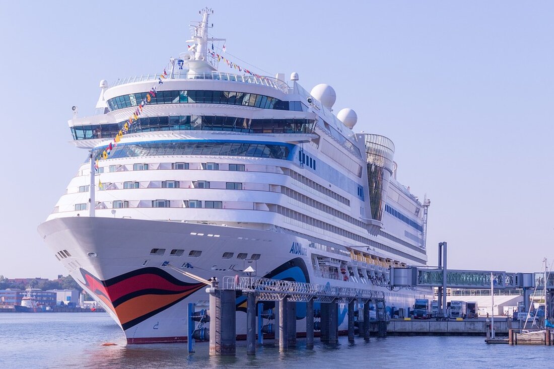 Erleben Sie eine 15-tägige AIDAluna-Kreuzfahrt von Hamburg durch die Norwegen-Route. Abfahrt: 13. Juni 2025. Preise ab 1.399€.