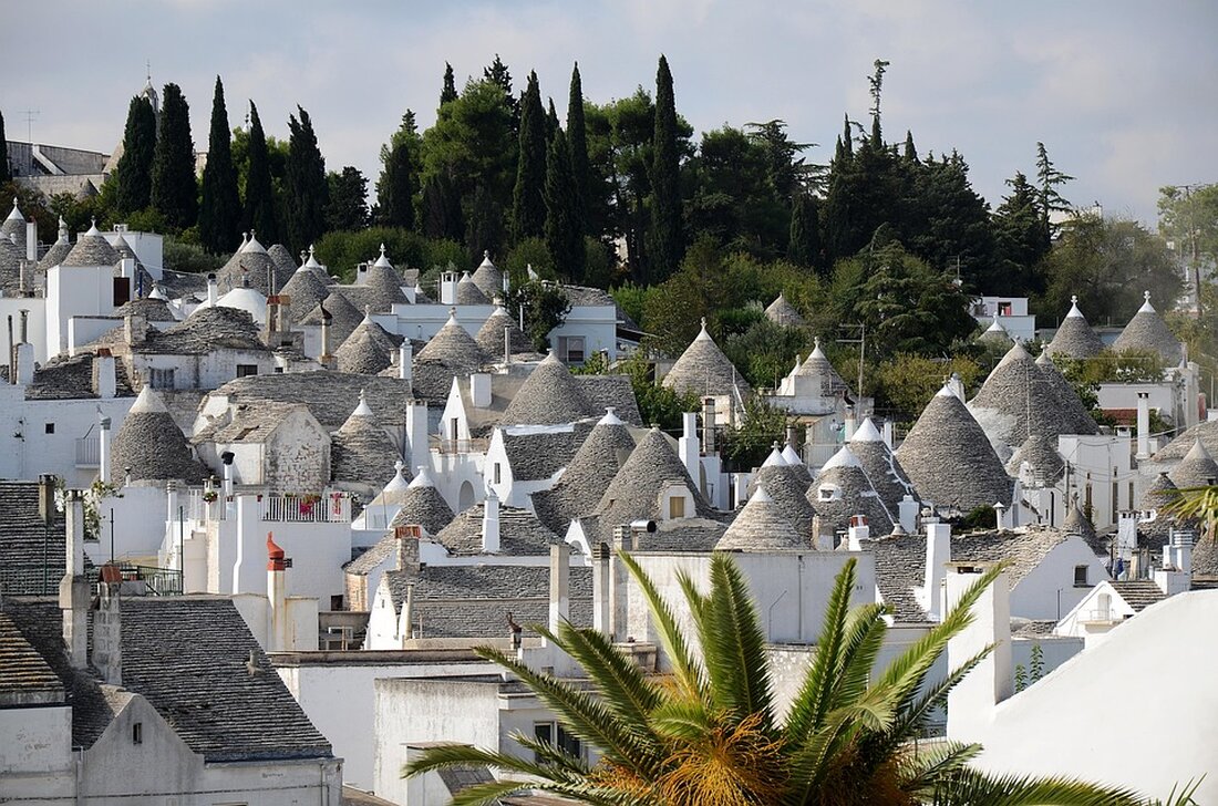 Entdecken Sie Alberobello, das UNESCO-Weltkulturerbe in Apulien, bekannt für seine einzigartigen Trulli-Häuser und regionale Spezialitäten.