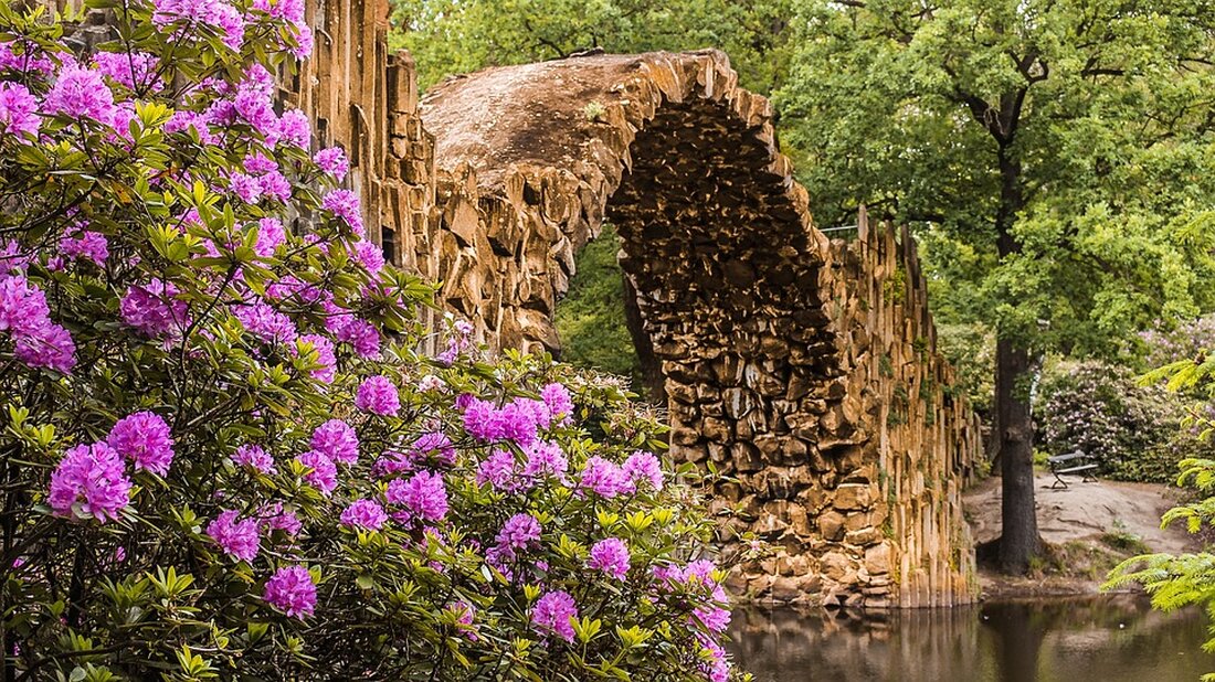 Entdecke die Top Ausflugsziele, historische Sehenswürdigkeiten und Naturerlebnisse in Hessen! Erfahre mehr über die geographische Verteilung, kulturelle Highlights und spannende Aktivitäten in dem Bundesland. Ein Muss für alle Naturliebhaber und Kulturfans! 🌳🏰