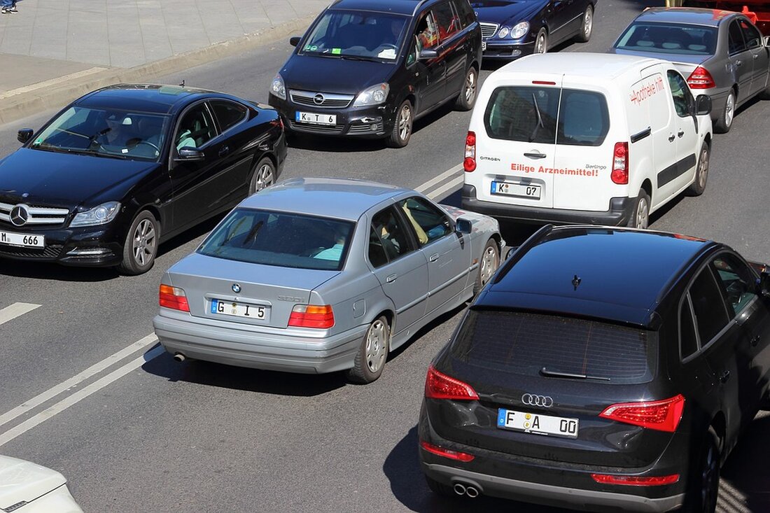 Bauvorschriften auf der A93 zwischen Regensburg und Ingolstadt ab Ende Mai 2025: Verkehrseinschränkungen und Umleitungen erwartet.