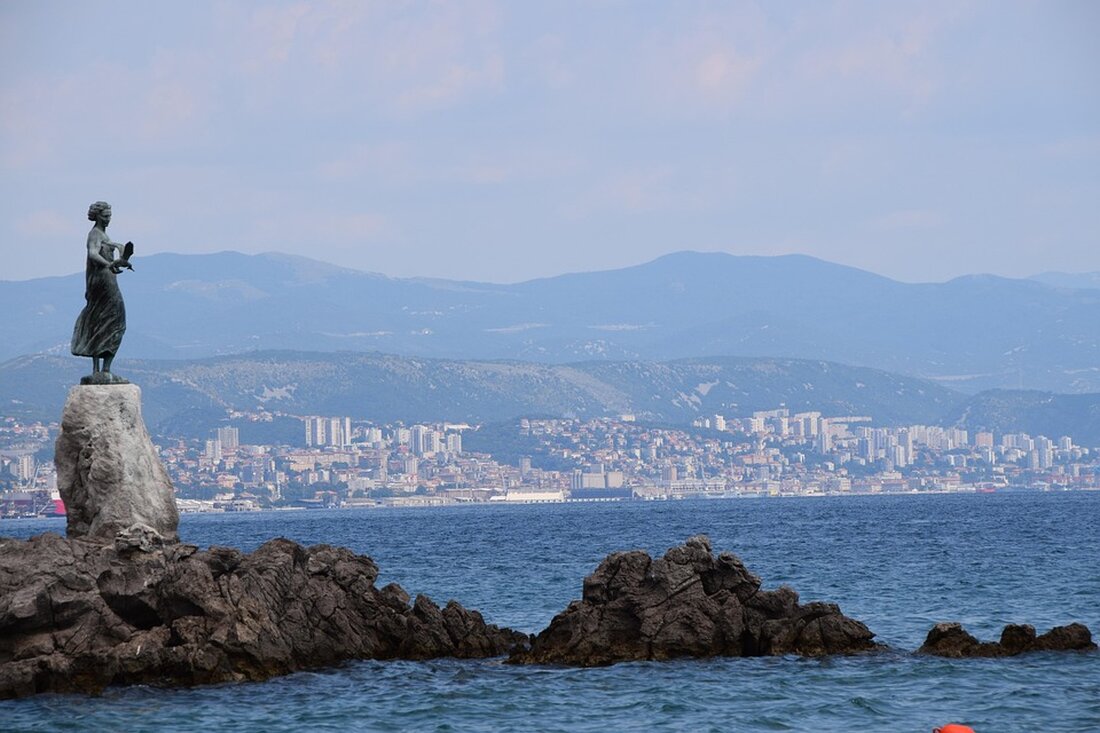 Urlauber in Opatija, Kroatien, fliehen vor Bauarbeiten. Stadt fordert Gesetzesänderungen, um die Situation zu verbessern.