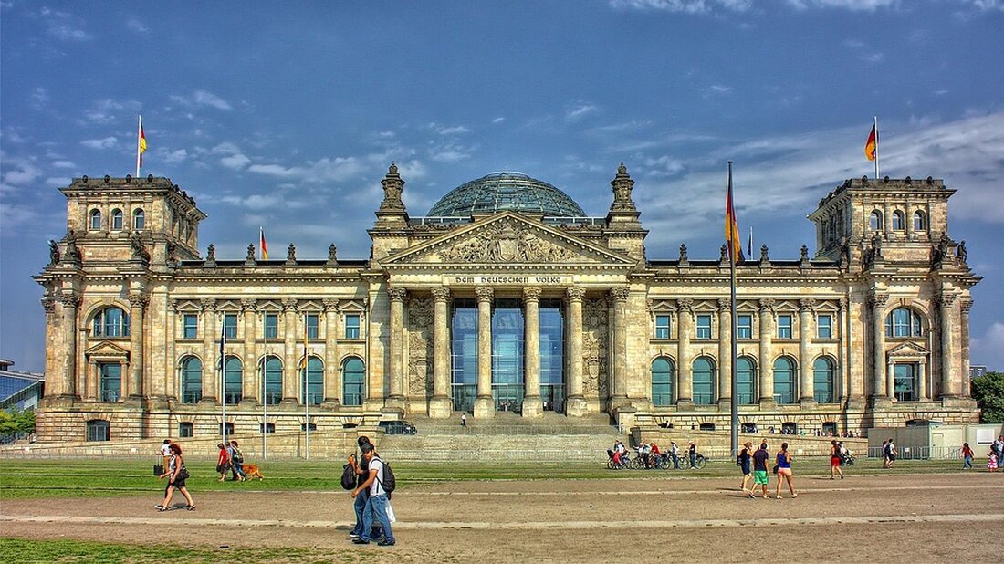 Berlin verzeichnete 2024 über 30 Millionen Übernachtungen. Der Tourismussektor zeigt positive Trends und wächst stetig.