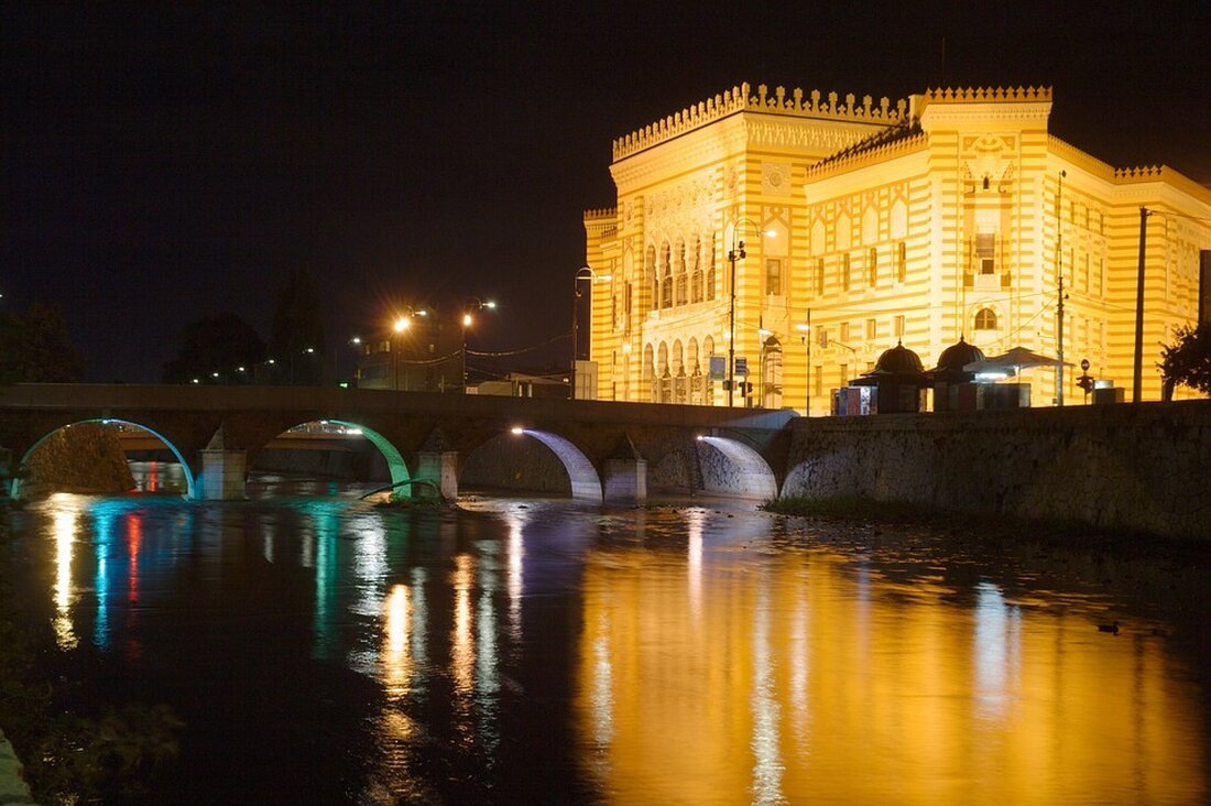 Entdecken Sie die atemberaubenden Landschaften Bosnien und Herzegowinas, historische Schätze in Sarajevo, kulinarische Highlights und spannende Outdoor-Aktivitäten!