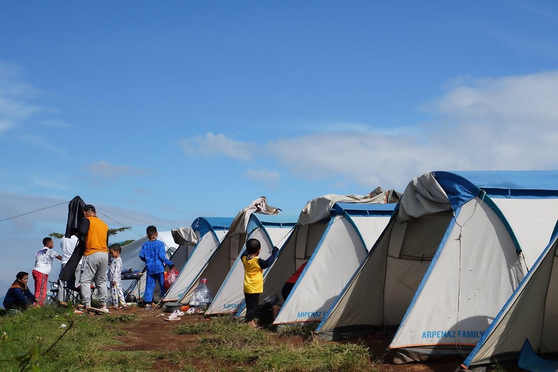 Erfahren Sie, wie Sie Ihren Campingurlaub 2025 optimal planen: Tipps zu Fahrzeugwahl, Routen und besten Plätzen in Hessen.
