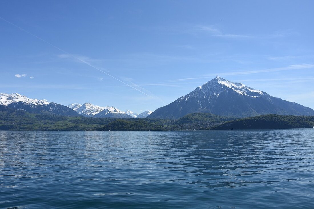 Am 22.05.2025 feierten 36 Absolventen der Höheren Fachschule für Tourismus in Thun ihren Abschluss im Deltapark Hotel.