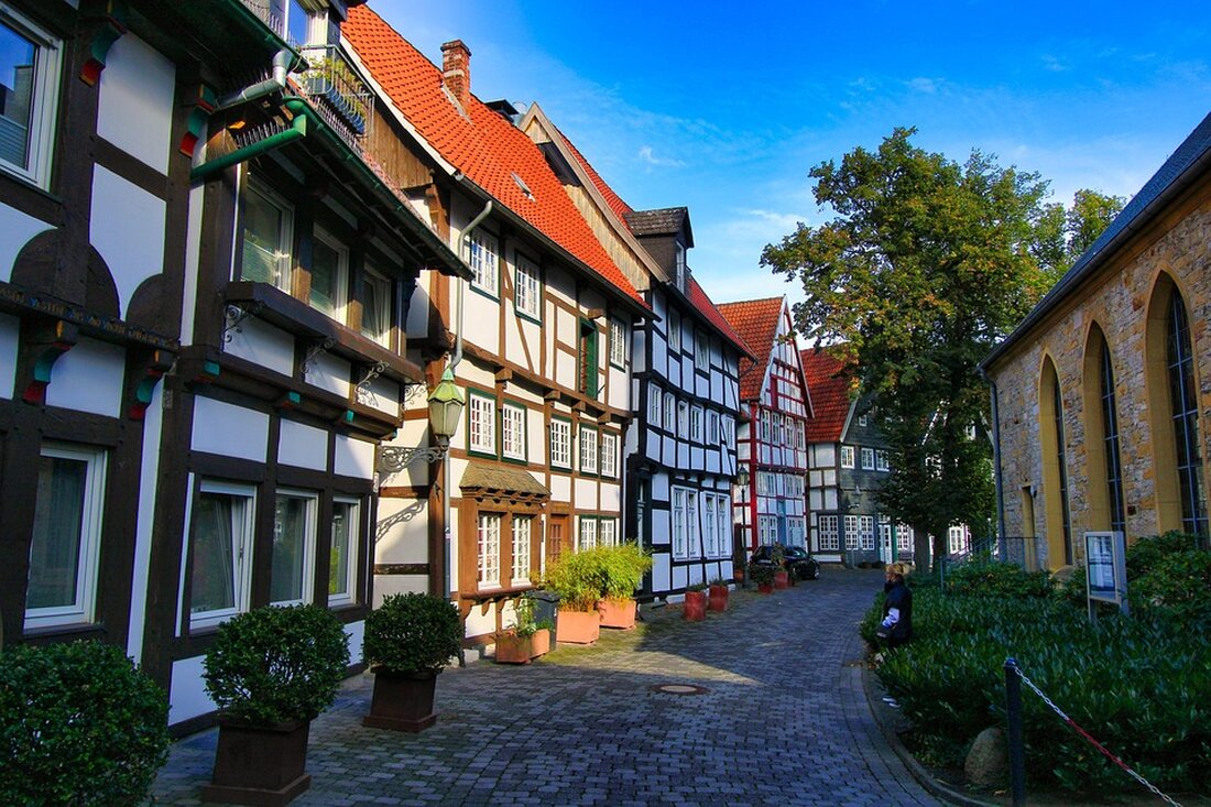 Entdecken Sie Gütersloh: eine charmante Stadt voller Kultur, historischer Schätze und kulinarischer Highlights. Genießen Sie die Natur und spannende Freizeitaktivitäten!