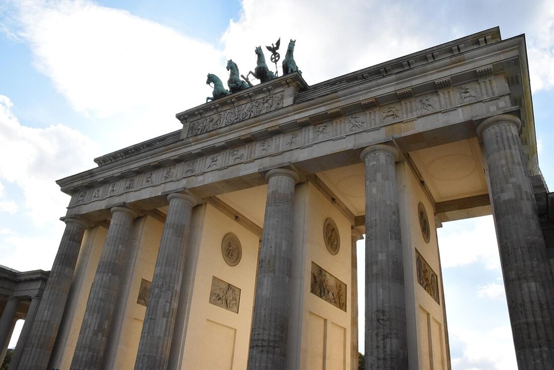 Bundestag debattiert über Familiennachzug und Integrationssysteme. Gesetzesentwurf sieht Aussetzung vor; Konflikte und Kompromisse im Fokus.