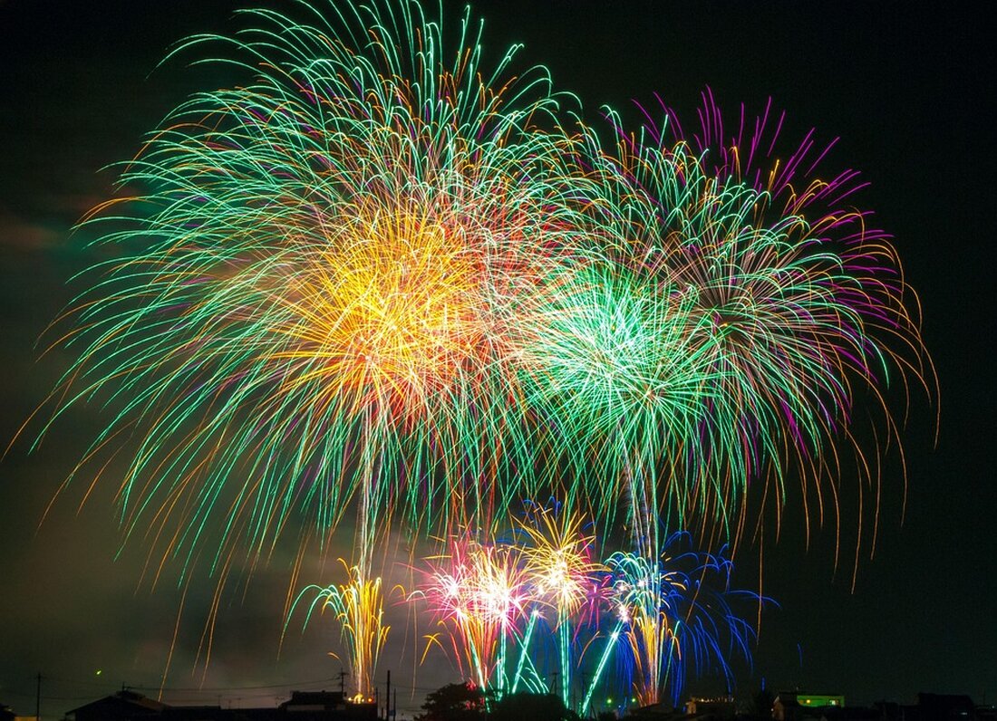 Erleben Sie das Danang Internationale Feuerwerksfestival 2025: exklusive Hotelpakete, spektakuläre Shows und erstklassigen Wassertourismus.