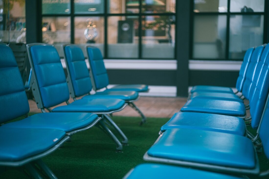 Verbraucherschützer legen Beschwerde bei der EU ein: Airlines erheben Gebühren für Handgepäck entgegen EU-Vorgaben.