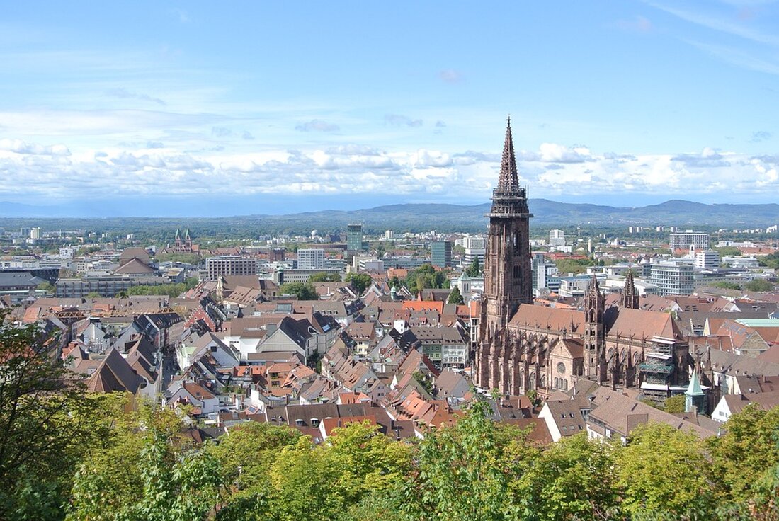Entdecken Sie Freiburg im Breisgau: Von der malerischen Altstadt über kulinarische Höhepunkte bis zu nachhaltigen Initiativen – ein umfassender Überblick über die Stadt.