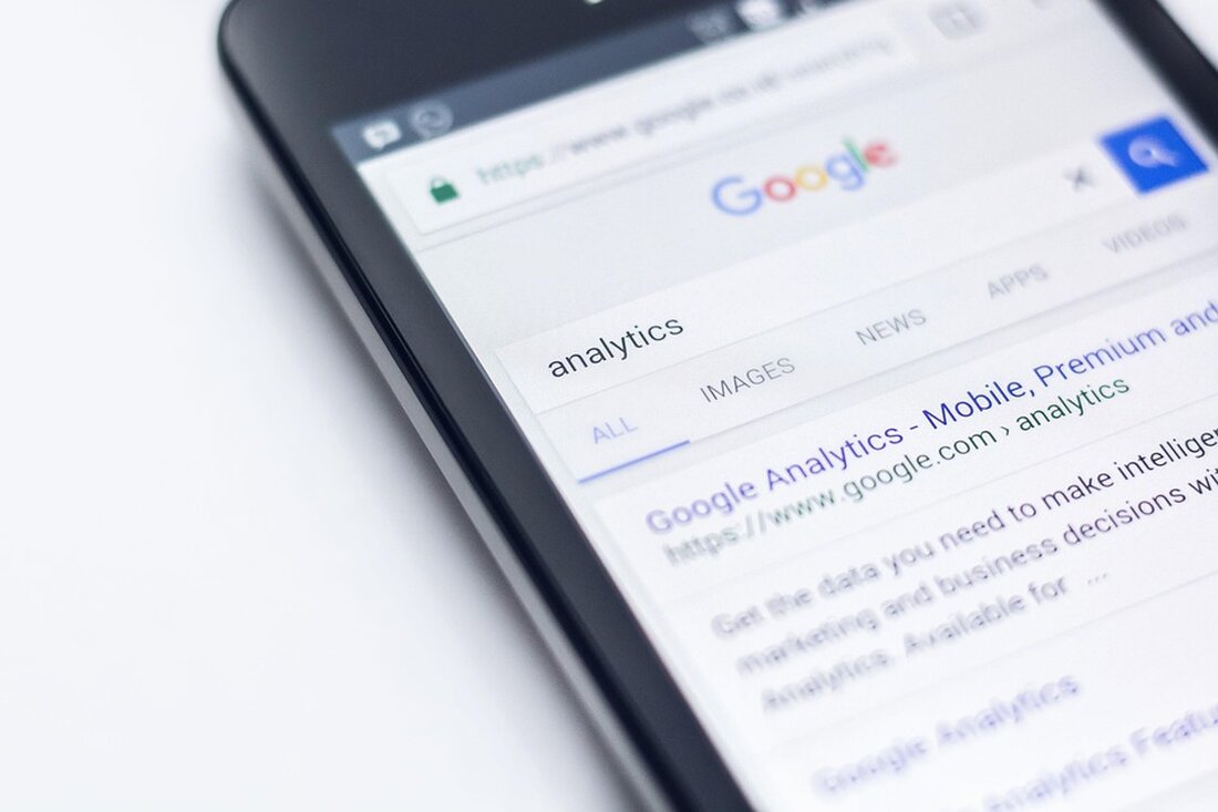 Google hat am 12. Mai 2025 sein ikonisches 'G'-Logo mit einem modernen Farbverlauf aktualisiert, um den Fokus auf KI zu betonen.
