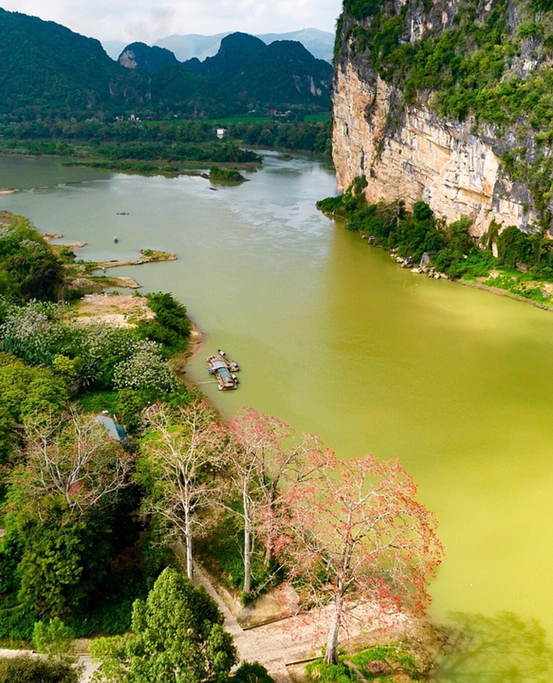 Am 3. Mai 2025 wurde das Grab von König Le Tuc Tong in Thanh Hoa geschändet. Chinesische Verdächtige wurden festgenommen. Schutzmaßnahmen werden verstärkt.