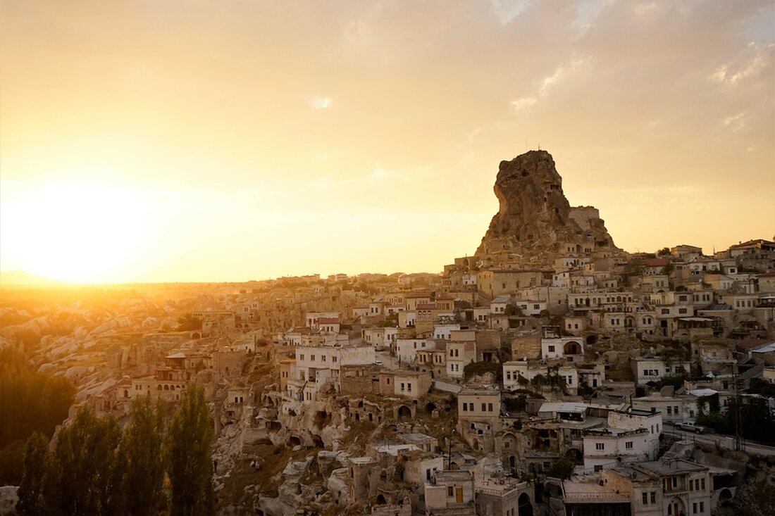 Reise in die Türkei: Tipps zur Vermeidung hoher Handy-Rechnungen und Nutzung von eSIM. Informieren Sie sich über Roaming-Kosten!