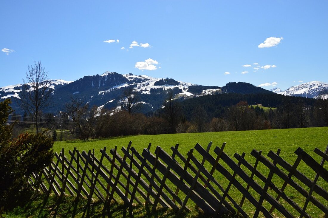 Kitzbühel wird 2026 Austragungsort der DP World Tour. Das alpine Golfturnier fördert nachhaltigen Tourismus und weltklasse Sport.