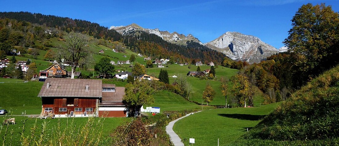 Entdecken Sie das Klanghaus im Toggenburg, ein kulturelles Highlight im neuen Tourismuskonzept für 2025, das untere Regionen vernetzt.