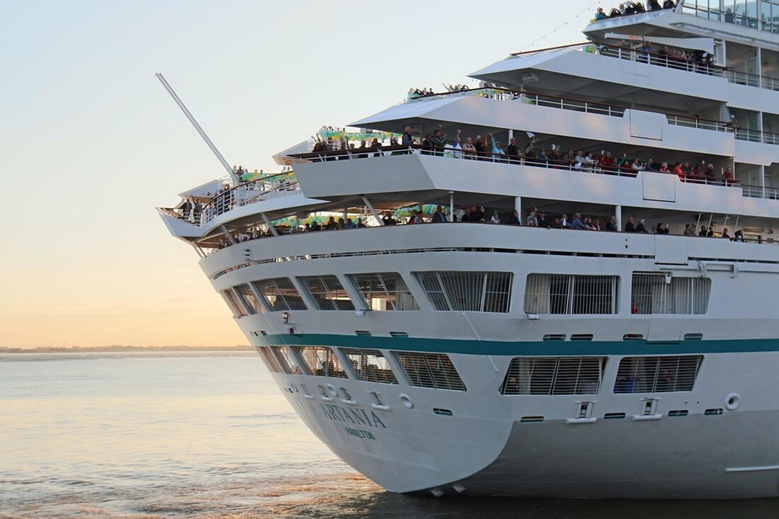 Die „Artania“ startet 2025 wieder ab Bremerhaven. Erleben Sie unvergessliche Kreuzfahrten zu faszinierenden Zielen!