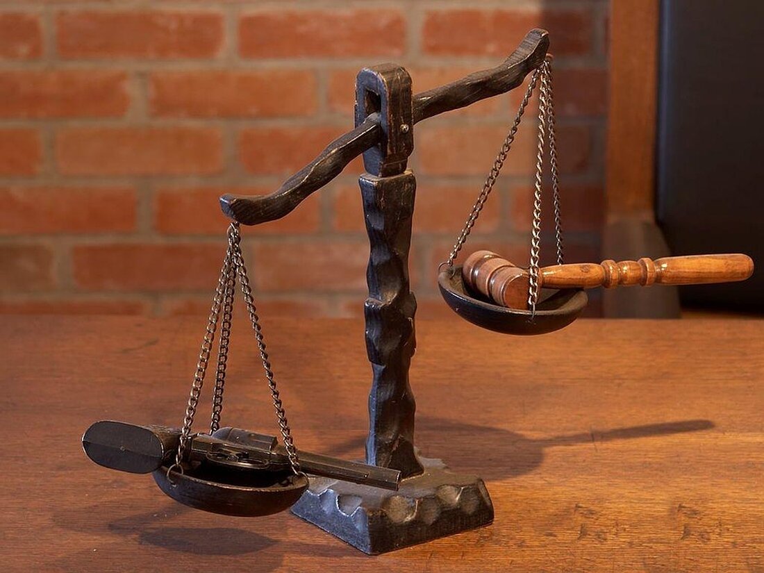 Entdecken Sie die faszinierende Kultur von Kriminalität und Justiz! Von berühmten Fällen über historische Sehenswürdigkeiten bis hin zu kulinarischen Genüssen – alles für Reisende!