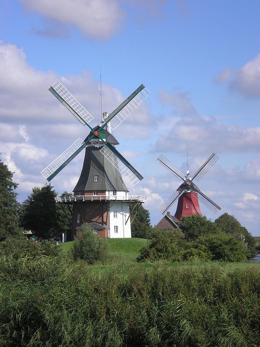 Erleben Sie den Kunsthandwerkermarkt in Greetsiel vom 29. Mai bis 1. Juni 2025 am Hafen – Eintritt frei, regionale Produkte und Kunst.