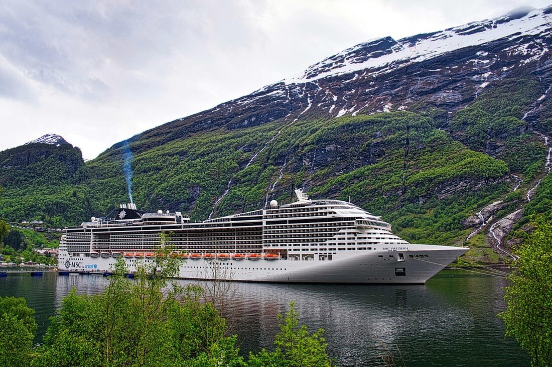 Vergleichen Sie die Kreuzfahrt-Angebote von MSC und TUI Cruises: Schiffsflotten, Reiseziele, Preise und Gästebedürfnisse in 2025.