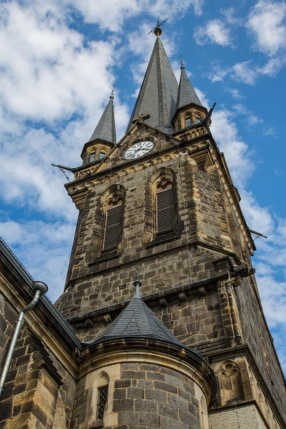 Entdecken Sie die Naturparadiese, kulinarischen Highlights und historischen Schätze in Neustadt an der Waldnaab. Erleben Sie Outdoor-Abenteuer und lokale Feste!