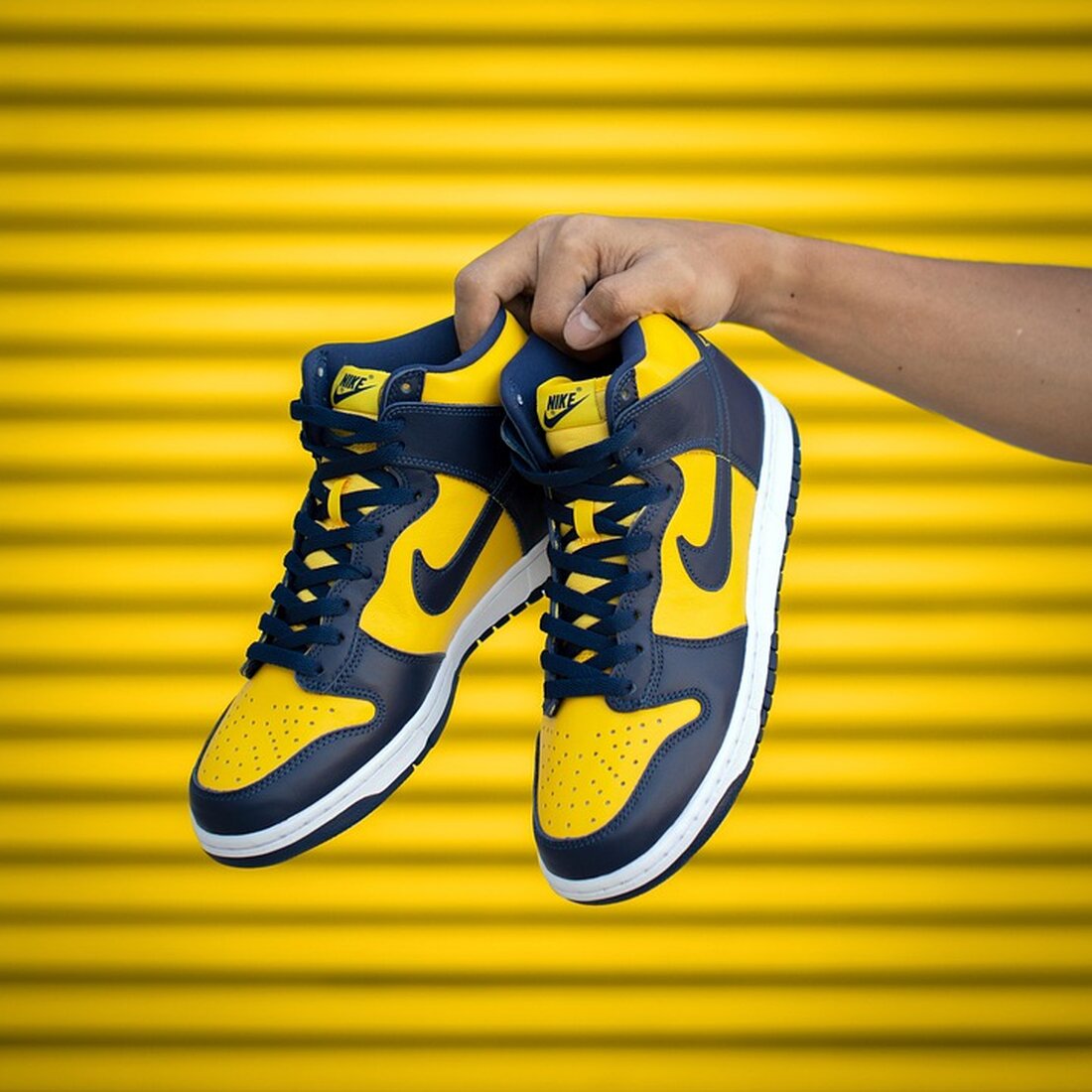 Nike präsentiert den Ava Rover Sneaker am 25. Juli 2025, vereint Sport und Streetfashion in drei Farben für 140 $.
