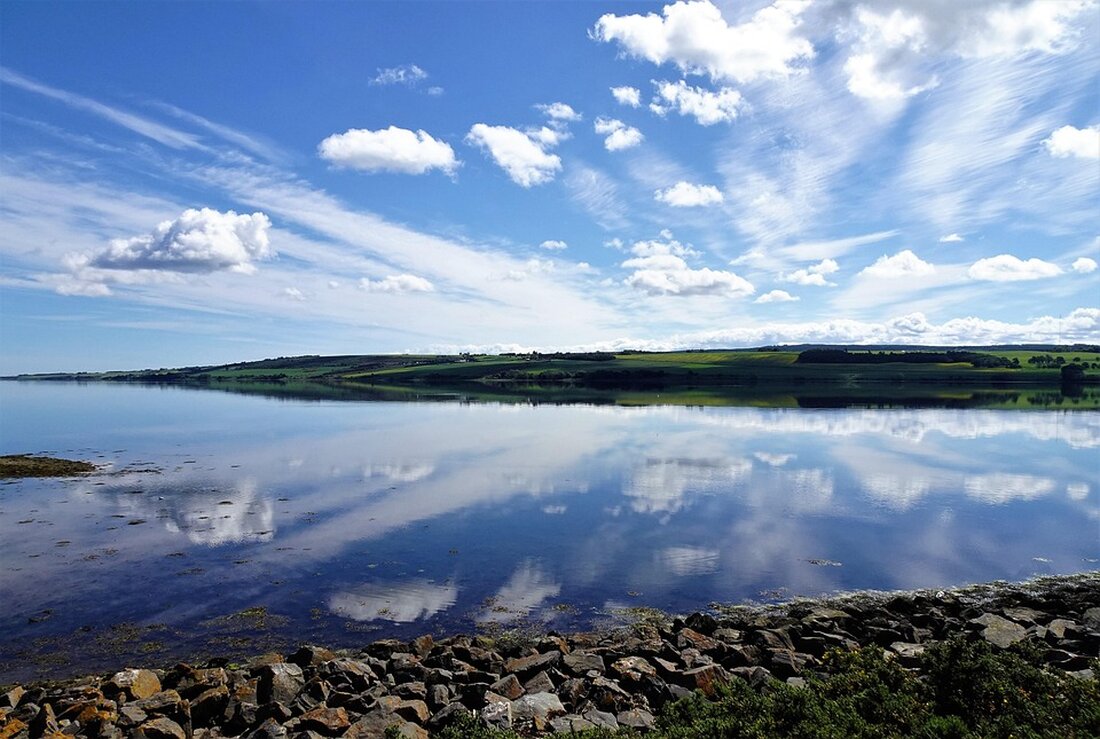 Die North Coast 500 in Schottland, einst Touristenmagnet, steht 2025 auf der Warnliste von Fodor's Travel wegen Überfüllung und Umweltfolgen.