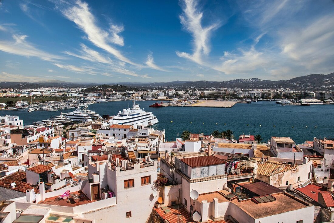 Auf einem EasyJet-Flug nach Ibiza kam es zu einem Vorfall mit betrunkenen Passagieren, der die Polizei erforderte. Erfahren Sie mehr über die steigende Gewalt und Alkoholkonsum an Bord von Flügen.