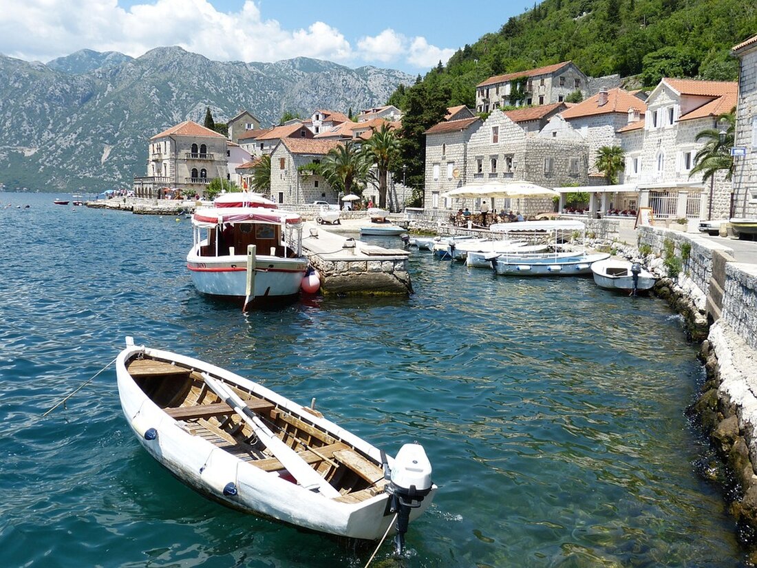 Entdecken Sie Montenegro als Geheimtipp für Ihren nächsten Urlaub: Die malerische Küstengemeinde Perast und ihre faszinierenden Inseln erwarten Sie.