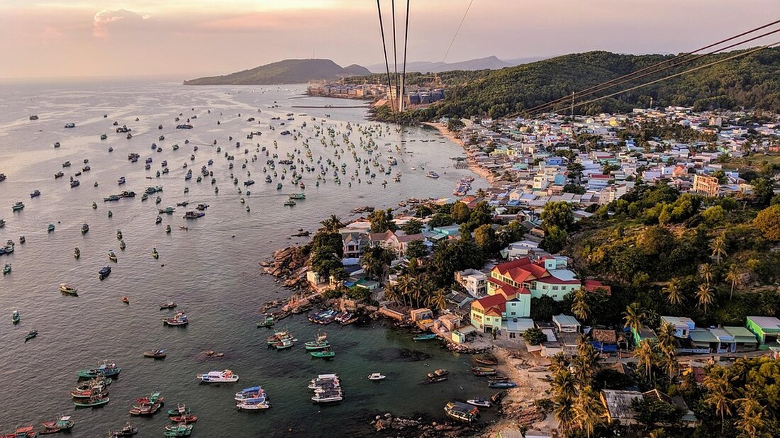 Phu Yen präsentiert sein Tourismuspotenzial und stärkt die Verbindung zu Long An für nachhaltigen Tourismus in Vietnam.