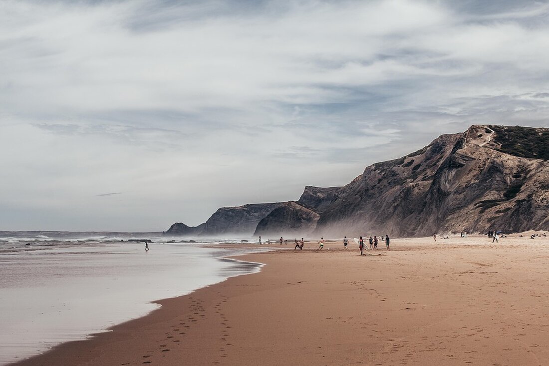 Entdecken Sie die faszinierenden Traditionen und kulinarischen Highlights Portugals, einem der beliebtesten Reiseziele Europas im Jahr 2025.