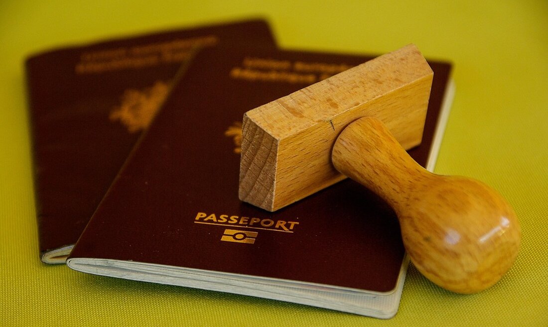 Verlust des Reisepasses im Ausland? Erfahren Sie, was zu tun ist, um schnell Ersatzdokumente zu erhalten und Probleme zu vermeiden.