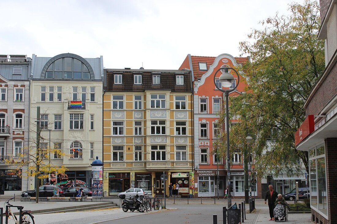 Wolf-Dieter Menkhaus, 78, gewinnt AIDA-Kreuzfahrt in Rostock. Erster Preis bei Gewinnspiel, Reisen ins Baltikum geplant.
