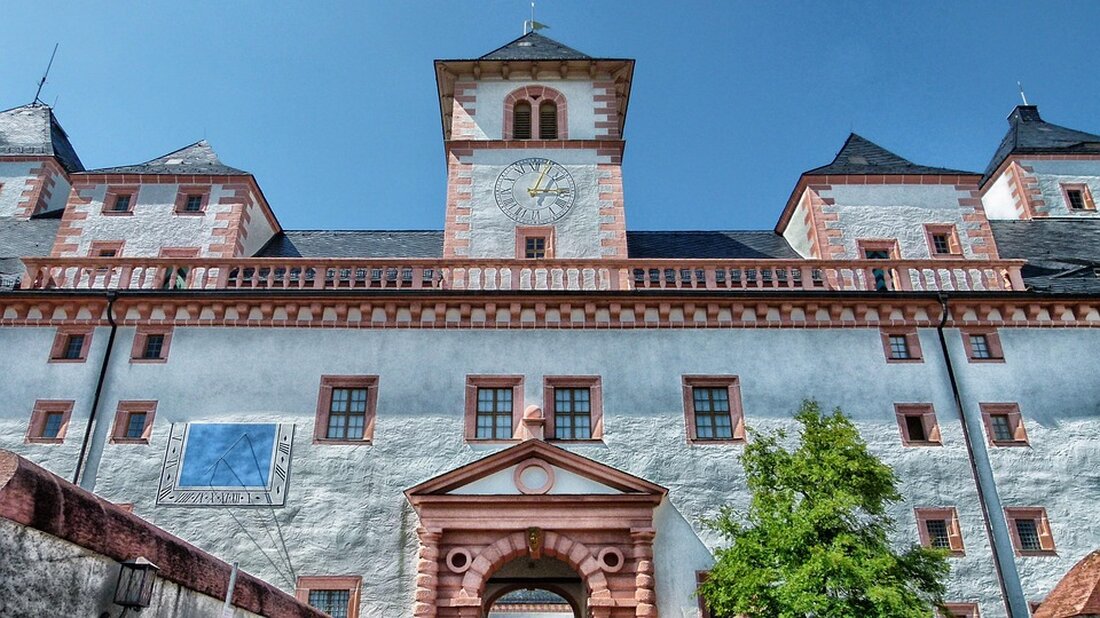 Sachsens Tourismusministerin präsentiert den Handlungsplan 2025, stärkt den Ganzjahrestourismus und fördert regionale Projekte.