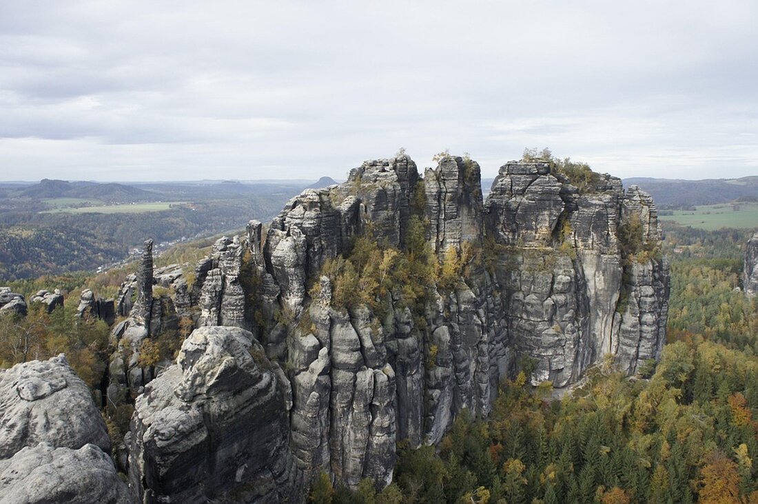 Entdecken Sie die Sächsische Schweiz-Osterzgebirge: Von verborgenen Schätzen über atemberaubende Wanderwege bis hin zu kulinarischen Highlights. Planen Sie Ihr Abenteuer!