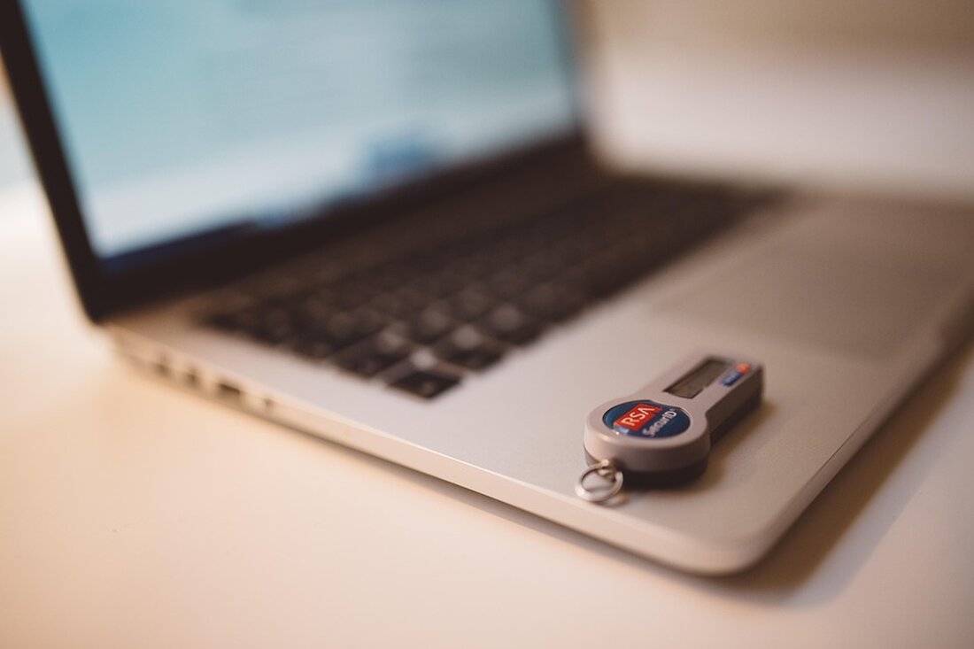 Entdecken Sie, wie NordVPN sicheres Reisen unterstützt, DDoS-Angriffe abwehrt und besondere Rabatte für mobile Daten bietet.