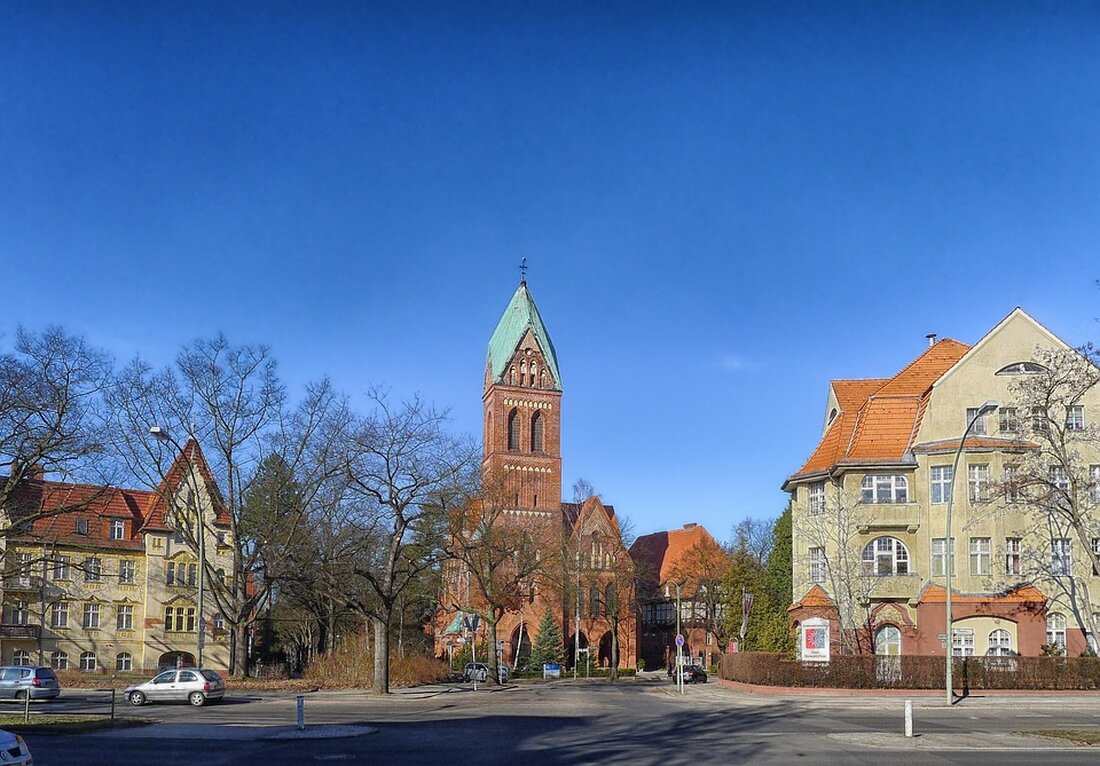 Entdecken Sie die Schönheit von Steglitz-Zehlendorf: malerische Seen, historische Kultur, kulinarische Köstlichkeiten und familienfreundliche Attraktionen erwarten Sie!