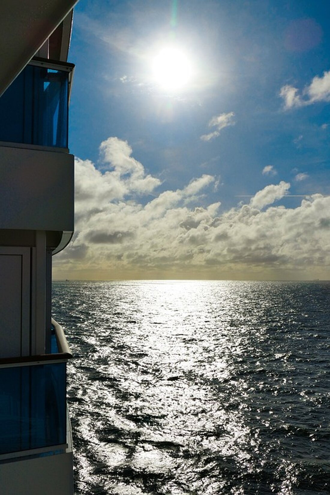 AIDAprima ändert aufgrund von Sturmtiefs ihre Rückreisepläne nach Kiel. Hafenbesuch in Portugal gestrichen, Munster nach Spanien.