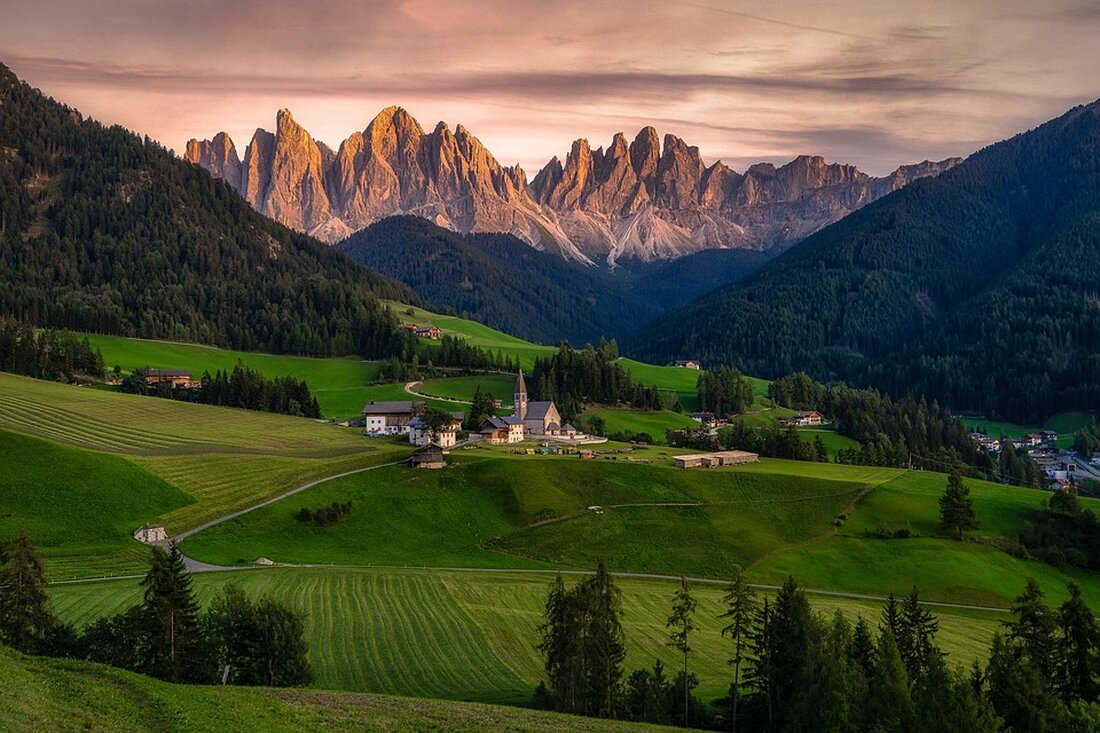 Südtirol verzeichnet einen Tourismusboom: Ankünfte steigen um 2500 % seit 1950. Statistiken und Entwicklungstrends im Überblick.
