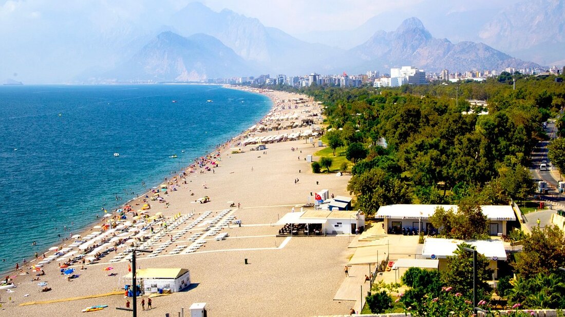 Steigende Preise und neues Airbnb-Gesetz belasten den türkischen Tourismus. Hintergründe und aktuelle Entwicklungen im Reiseverhalten.