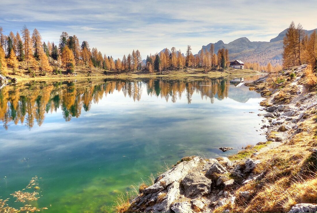 Entdecken Sie den Lago Maggiore: Natur, Kultur und historische Stätten zwischen Italien und der Schweiz. Ideal für Ihren nächsten Urlaub!