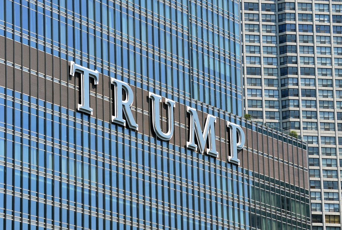 US-Präsident Trump plant eine milliardenschwere Reise in die Golfregion, um Investitionen zu fördern und politische Spannungen zu thematisieren.