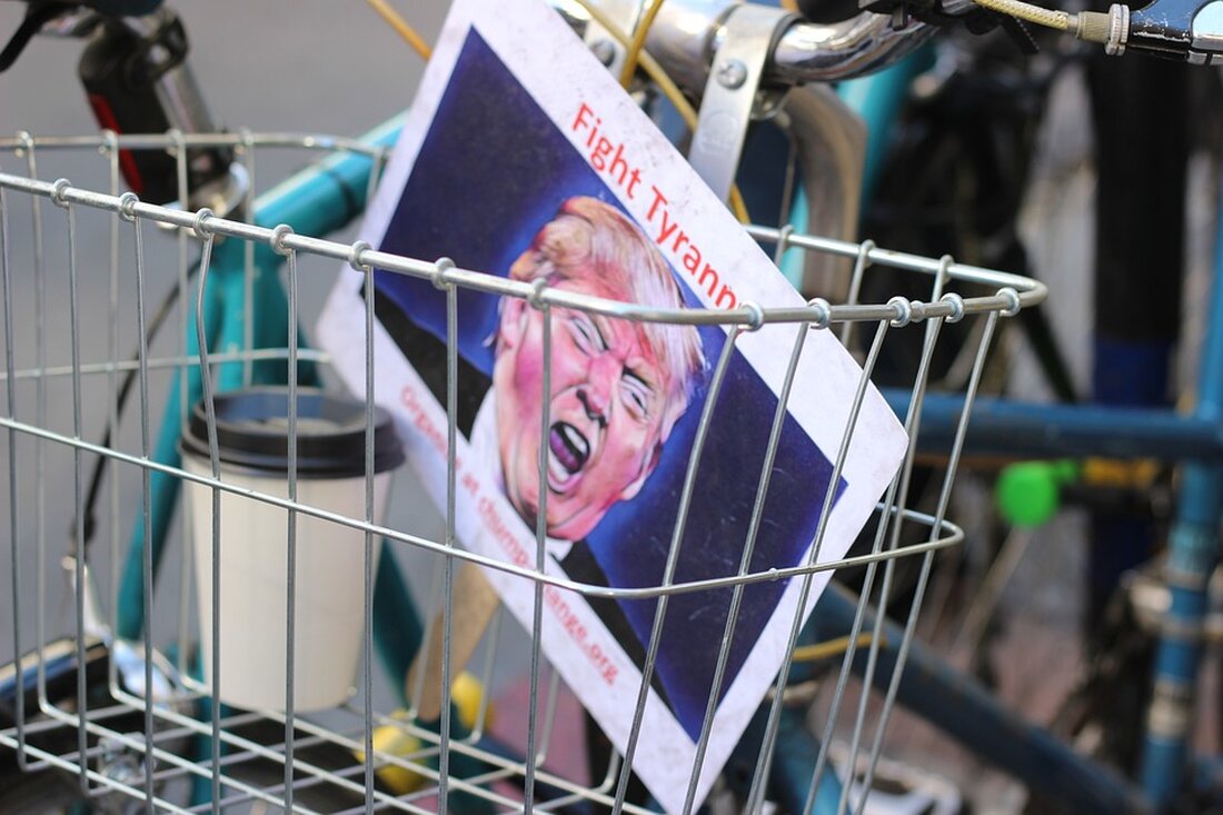 Trump plant ab 1. Juni 2025 Strafzölle auf EU-Waren. Die EU reagiert mit Gegenmaßnahmen und droht einem Handelskrieg.