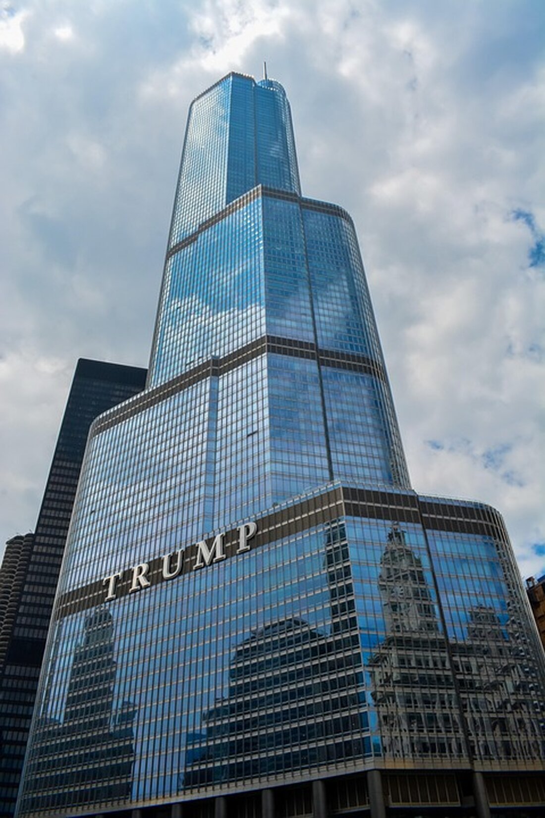 US-Präsident Trump startet am 13. Mai 2025 seine erste Auslandsreise in Saudi-Arabien, fokussiert auf Wirtschaftsabkommen und Investitionen.