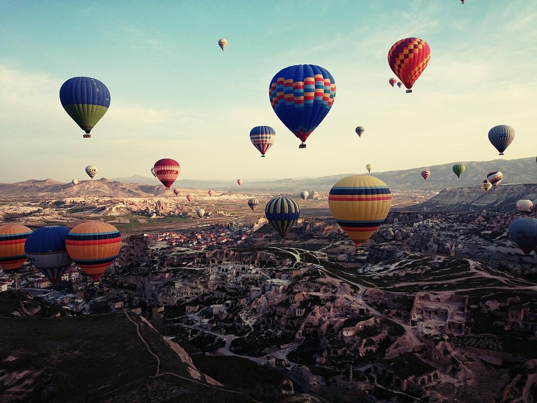 Entdecken Sie die Türkei: von Istanbuls historischen Schätzen über kulinarische Genüsse bis zu atemberaubenden Stränden und Abenteuern im Taurusgebirge.