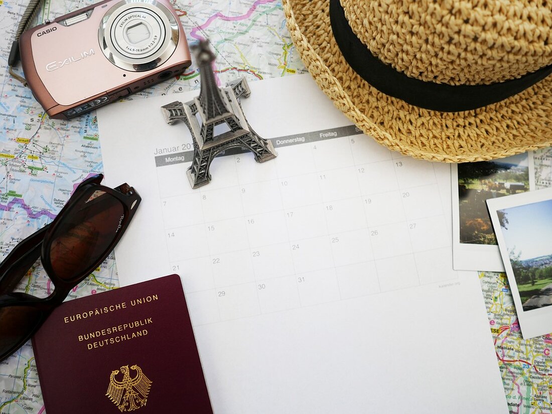 Schützen Sie Ihre technischen Geräte vor Cyberangriffen auf Reisen: Tipps für Sicherheit und Datenschutz im Urlaub.