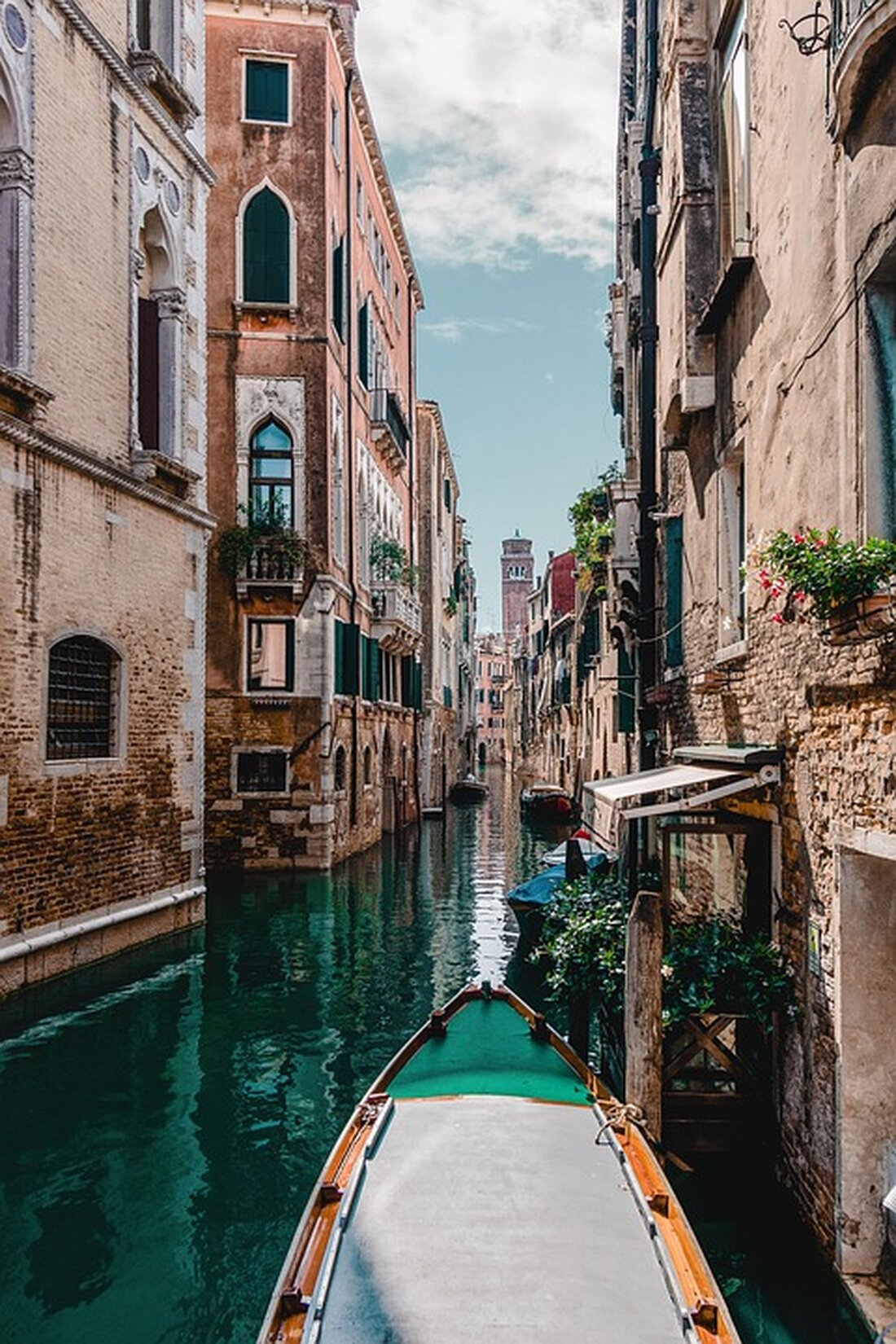 Venedig erhebt 2026 wieder Eintritt für Tagestouristen. Details zu Gebühren, Regelungen und Besuchermanagement hier.