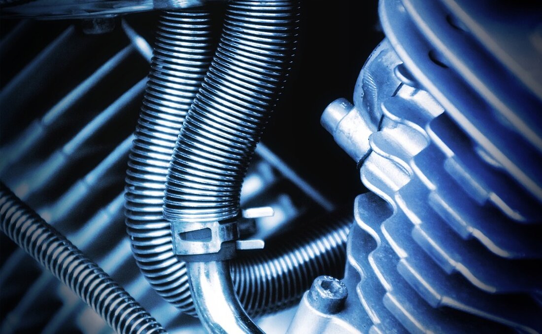 Yamaha bringt 2025 die Tracer 9 GT+ mit innovativer Technologie und verbessertem Komfort: automatisiertes Schaltgetriebe, Matrix-LED-Scheinwerfer und mehr.