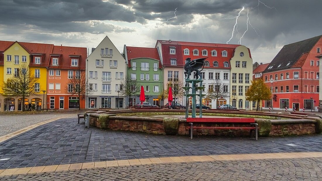 Willkommen in Anklam – Eine Stadt voller Sehenswürdigkeiten Anklam ist eine kleine Stadt im Nordosten Deutschlands, die vor allem für ihre zahlreichen Sehenswürdigkeiten und historischen Gebäude bekannt ist. Die Stadt liegt am Ufer der Peene, einem Fluss, der durch die gesamte Region fließt. In Anklam gibt es viele interessante Dinge zu sehen und zu erleben, egal ob Sie ein Tourist sind oder ein Einheimischer. Hier sind einige der besten Sehenswürdigkeiten in Anklam, die Sie unbedingt besuchen sollten. Kloster Stolpe – Eine der ältesten Sehenswürdigkeiten in Anklam Das Kloster Stolpe ist eine der ältesten Sehenswürdigkeiten in Anklam und eines der am …