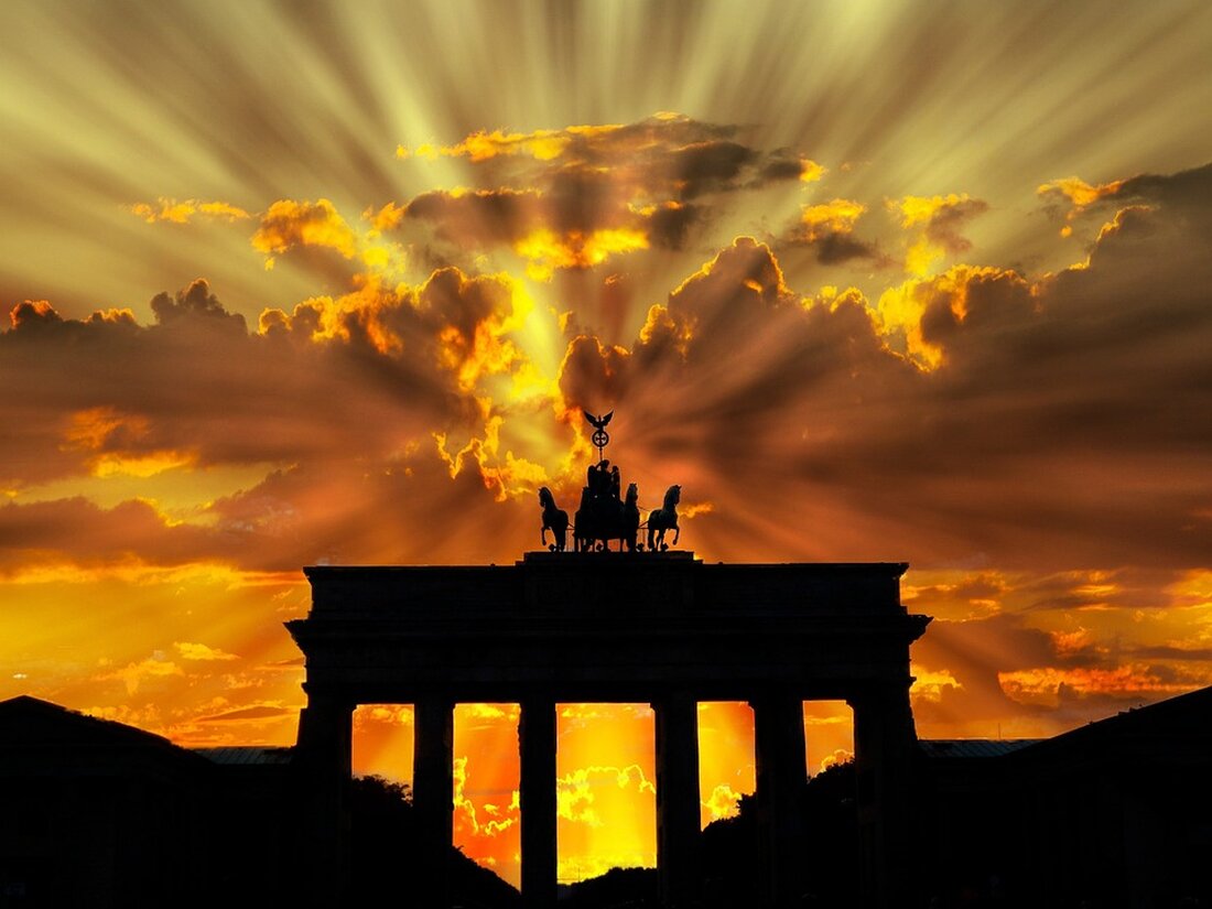 Das Brandenburger Tor – Berlins Symbol der Freiheit Das Brandenburger Tor ist ein Symbol der Freiheit und des Friedens in Berlin. Der Brandenburger Tor ist eines der bekanntesten Wahrzeichen der deutschen Hauptstadt und steht für die Wiedervereinigung Deutschlands nach dem Fall der Berliner Mauer. Der Torbogen ist ein architektonisches Meisterwerk und ein wichtiges Symbol der deutschen Geschichte. Geschichte des Brandenburger Tores Das Brandenburger Tor wurde 1791 von dem preußischen König Friedrich Wilhelm II erbaut. Es ist ein barocker Torbogen, der ursprünglich als Eingangstor zur Stadt Berlin gedacht war. Das Tor ist ein Meisterwerk der Architektur und ist auch heute noch …